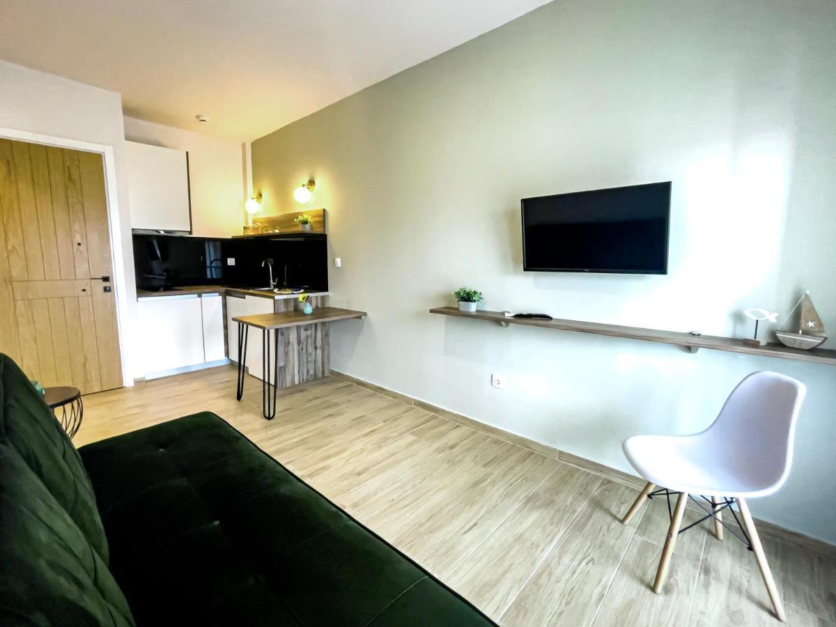 Athonite All Seasons Luxury Suites Ієрісос Екстер'єр фото