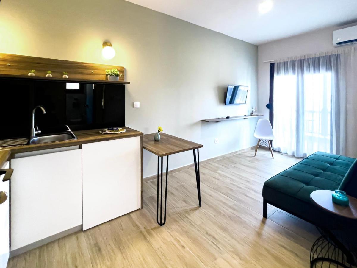 Athonite All Seasons Luxury Suites Ієрісос Екстер'єр фото