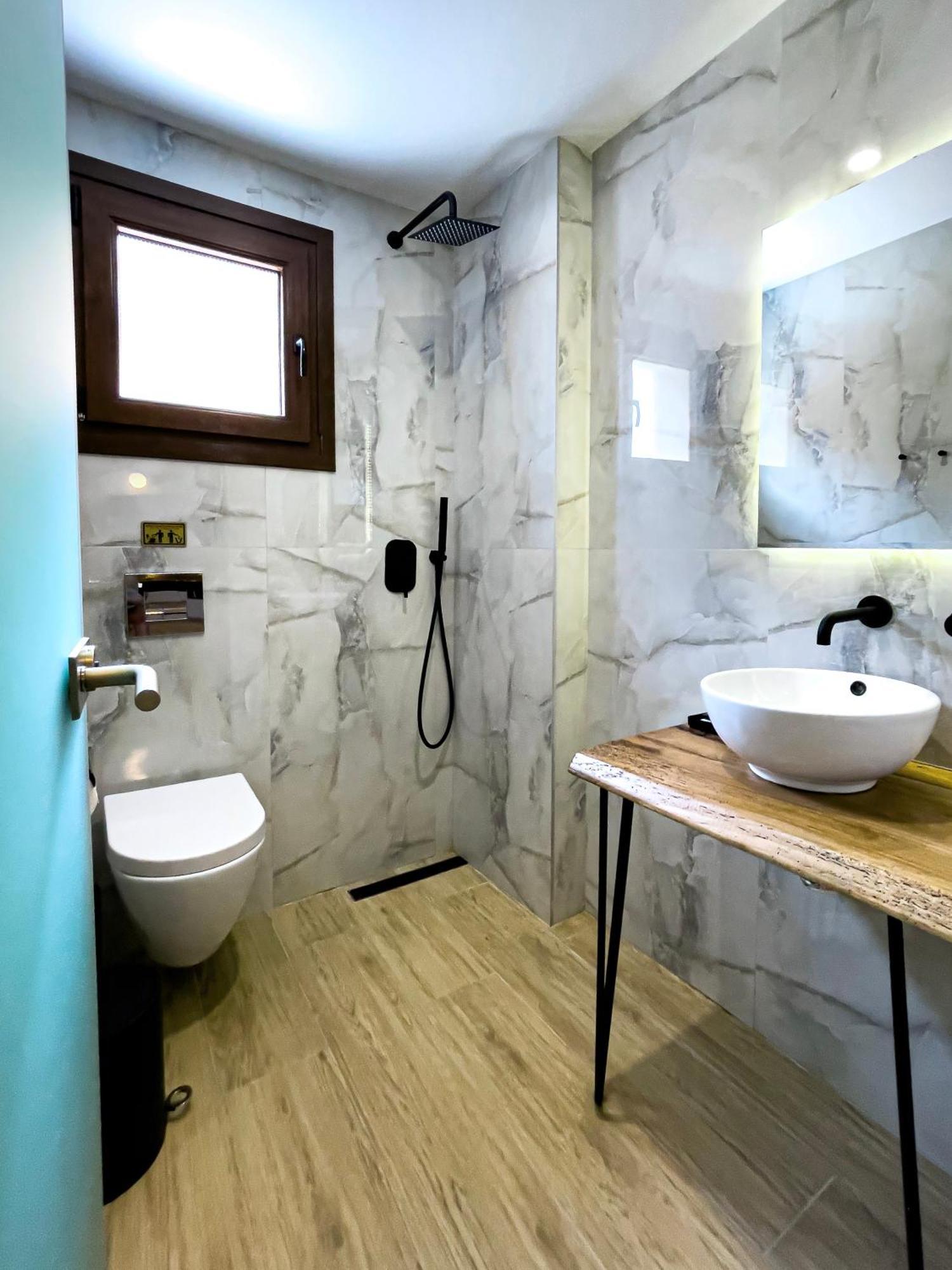 Athonite All Seasons Luxury Suites Ієрісос Екстер'єр фото