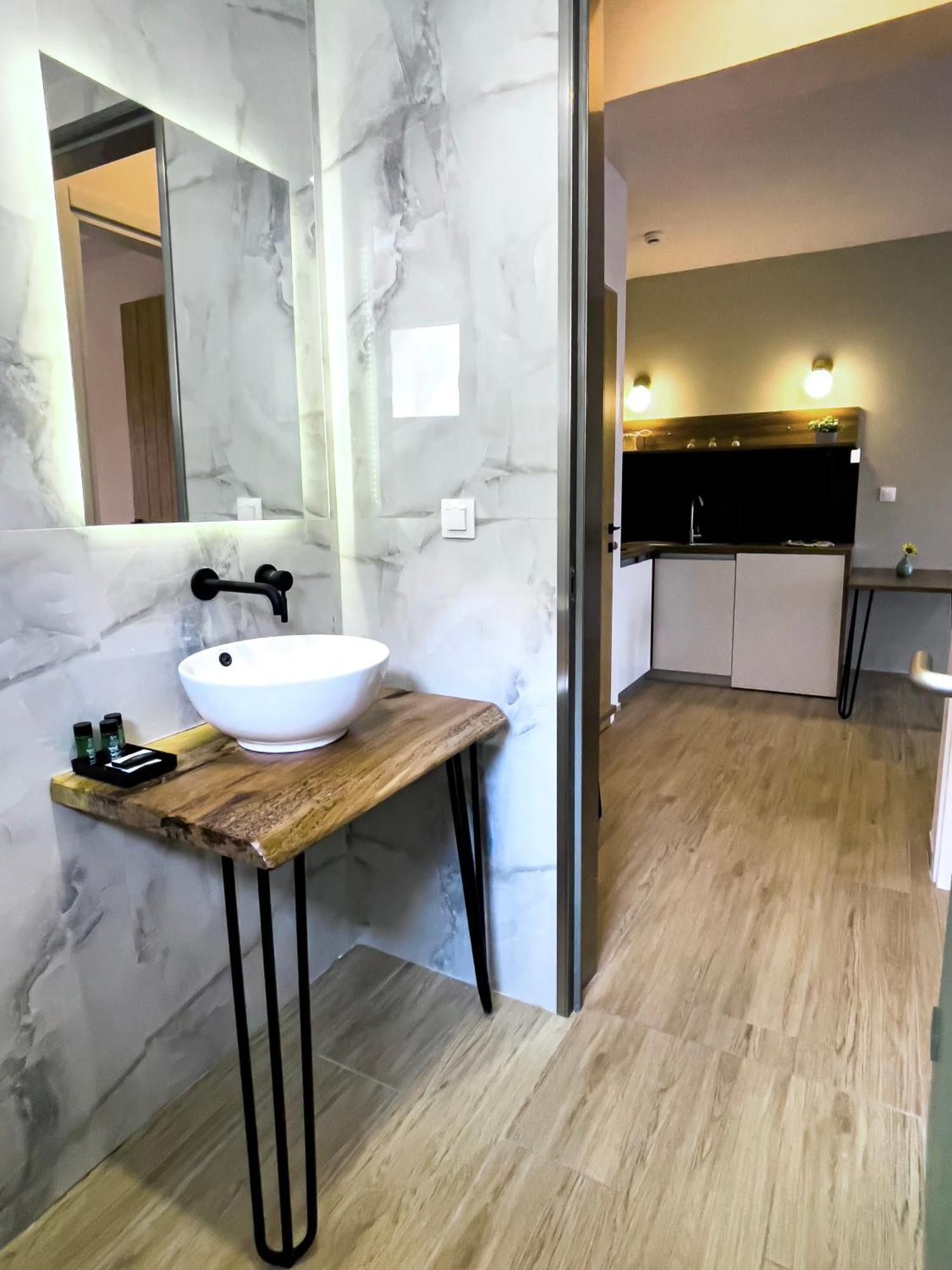 Athonite All Seasons Luxury Suites Ієрісос Екстер'єр фото