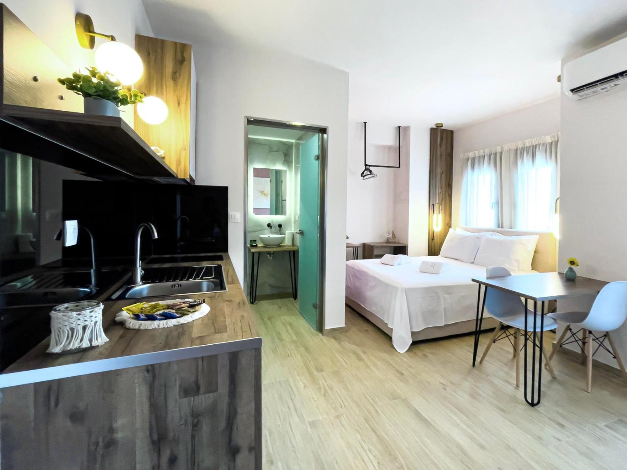 Athonite All Seasons Luxury Suites Ієрісос Екстер'єр фото