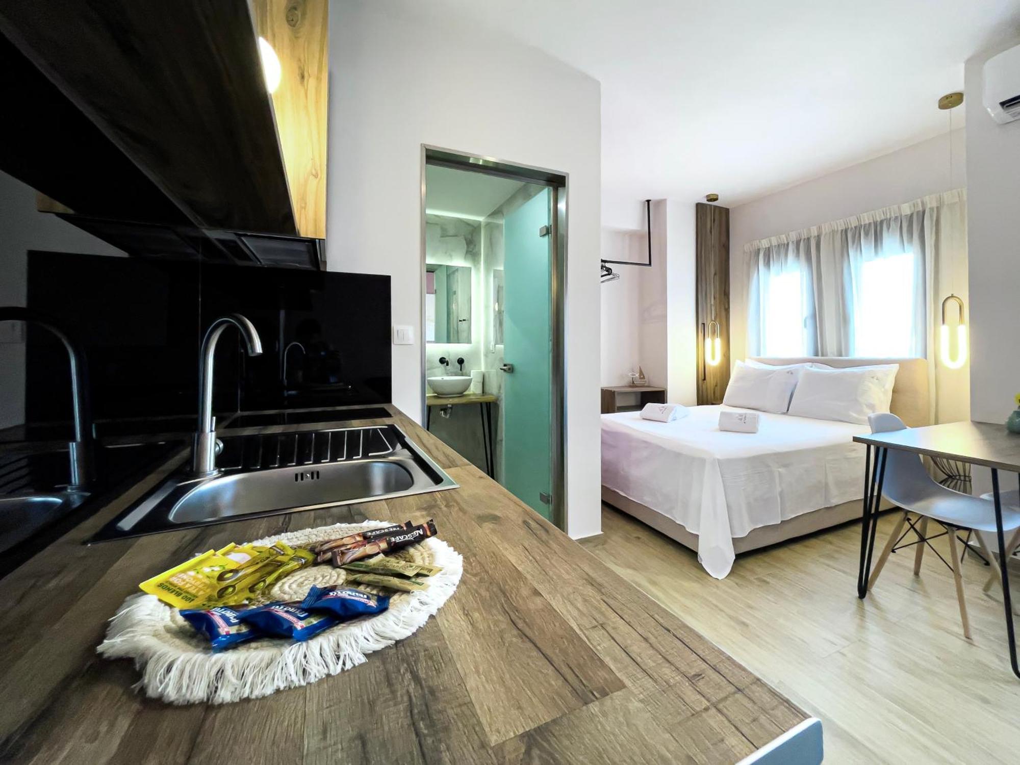 Athonite All Seasons Luxury Suites Ієрісос Екстер'єр фото