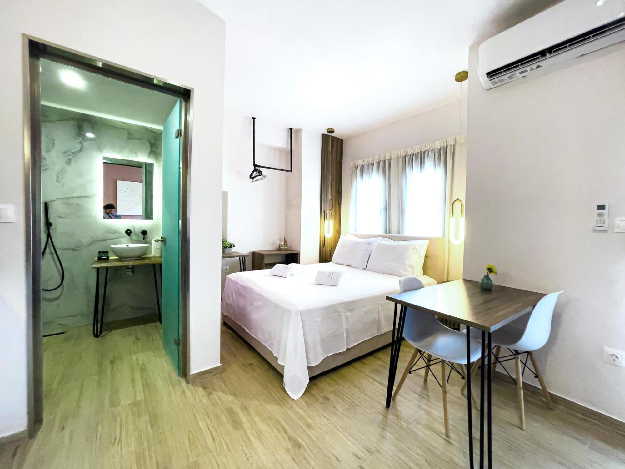 Athonite All Seasons Luxury Suites Ієрісос Екстер'єр фото