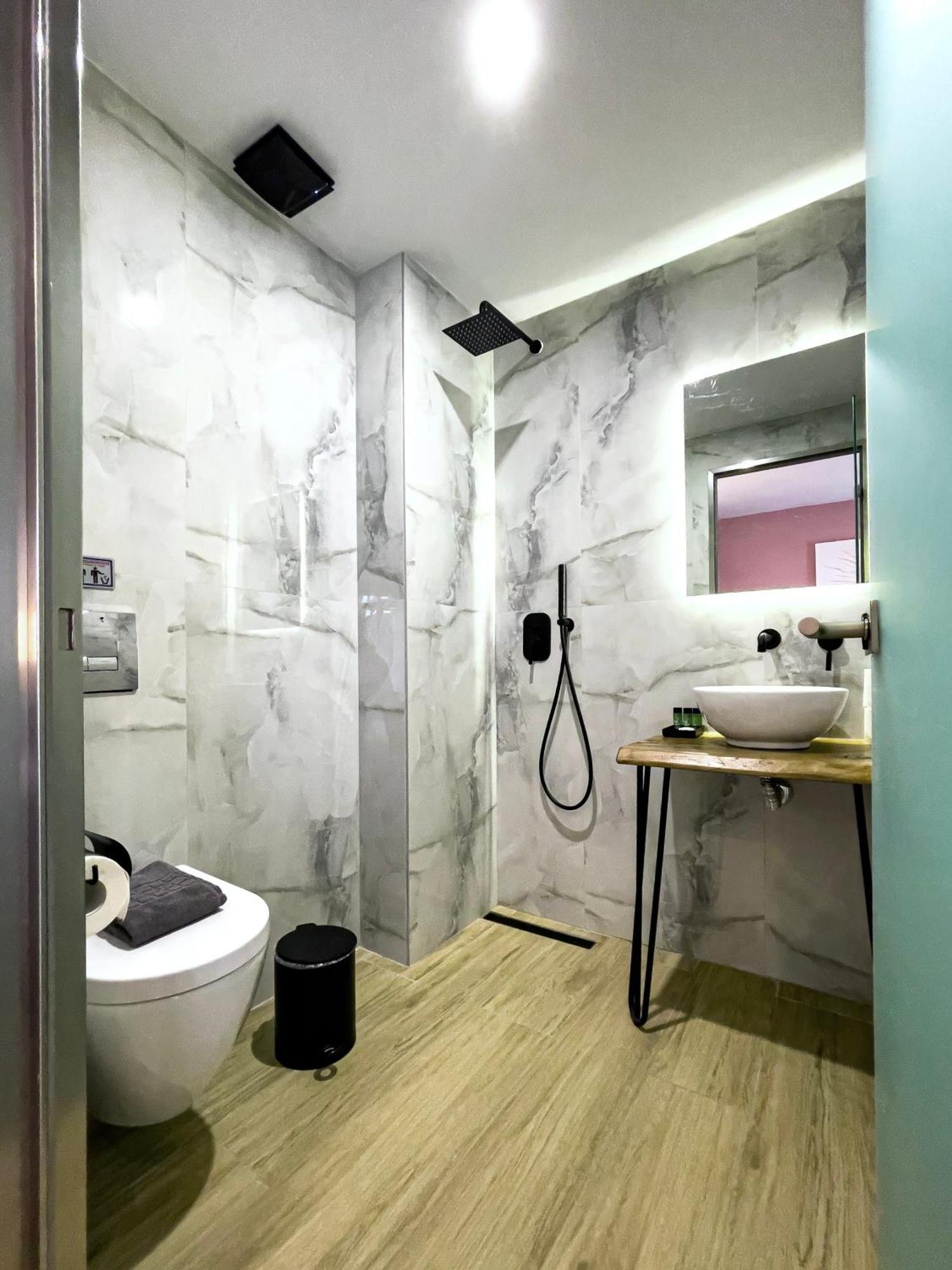 Athonite All Seasons Luxury Suites Ієрісос Екстер'єр фото