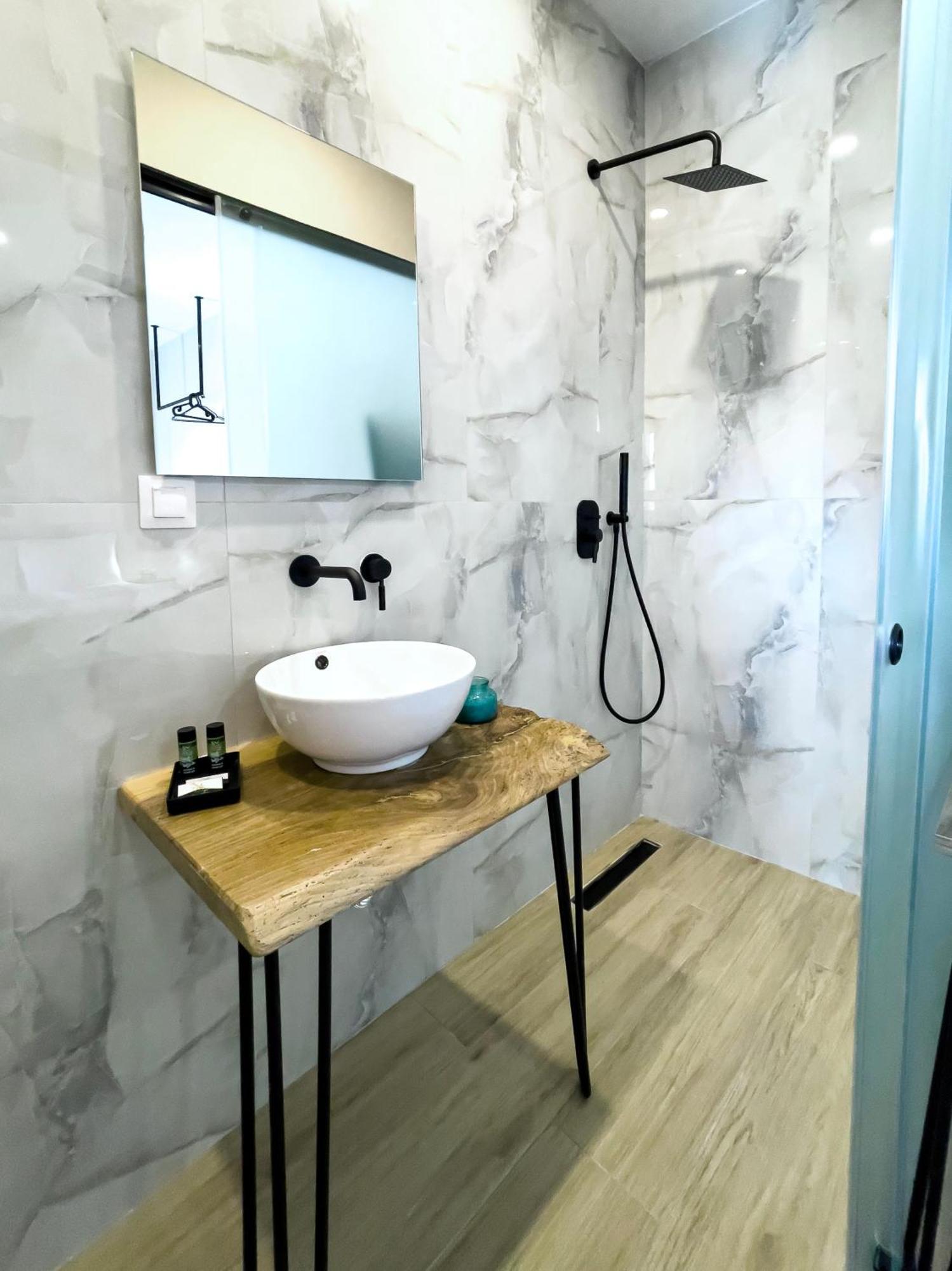 Athonite All Seasons Luxury Suites Ієрісос Екстер'єр фото