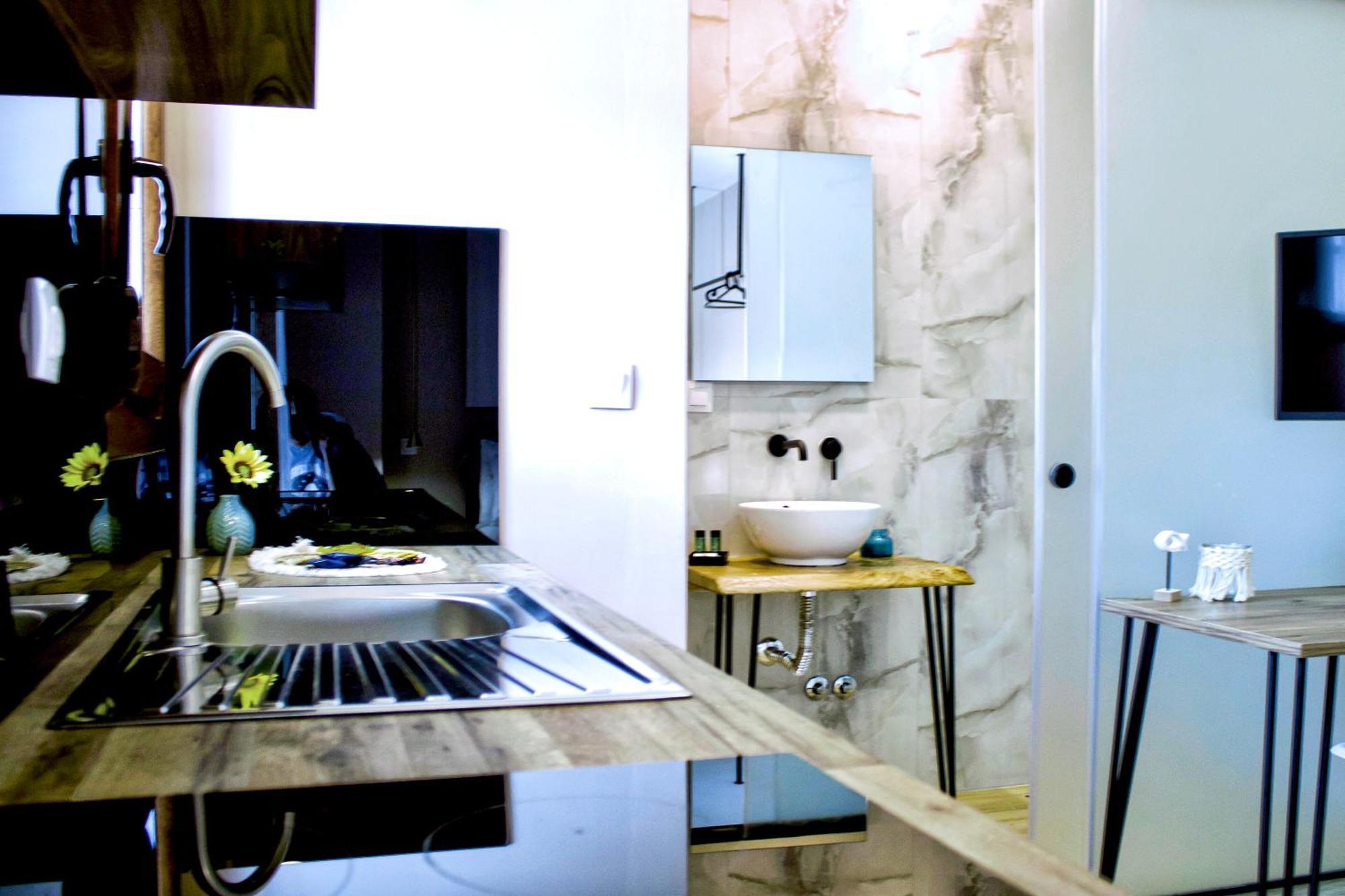Athonite All Seasons Luxury Suites Ієрісос Екстер'єр фото