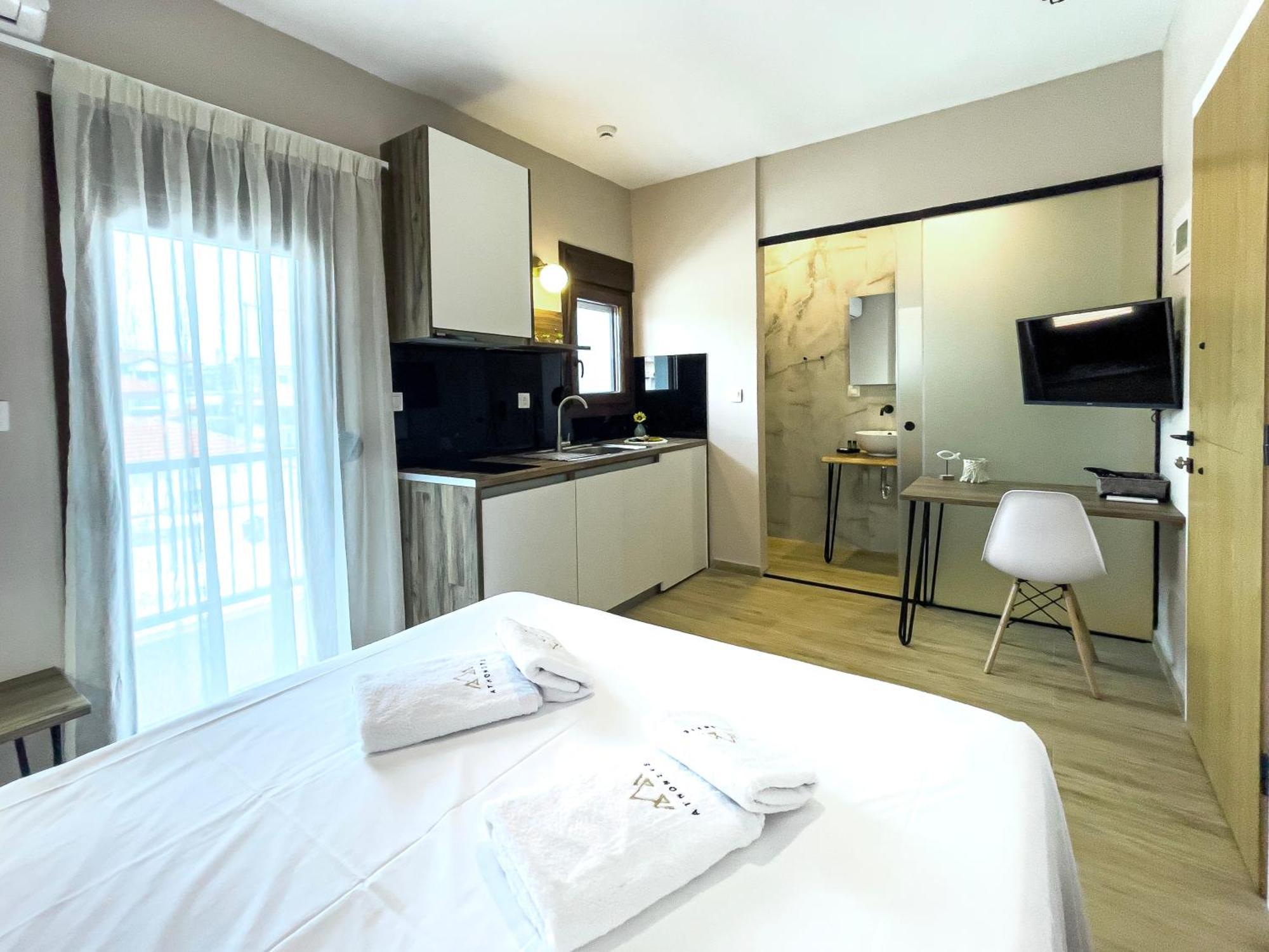 Athonite All Seasons Luxury Suites Ієрісос Екстер'єр фото