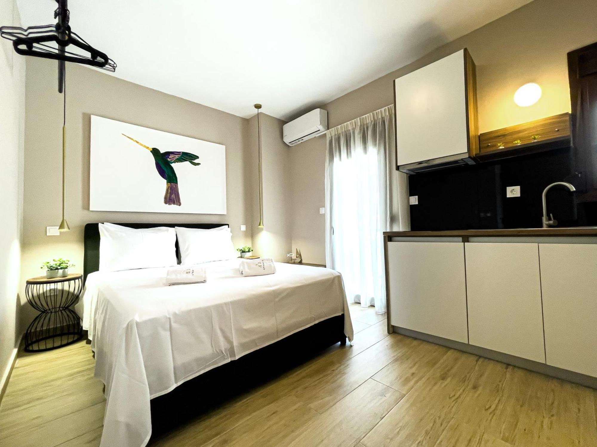 Athonite All Seasons Luxury Suites Ієрісос Екстер'єр фото